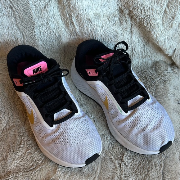 Nike Structure 24 Women's Road Running Shoes. Size 9 - Picture 2 of 7